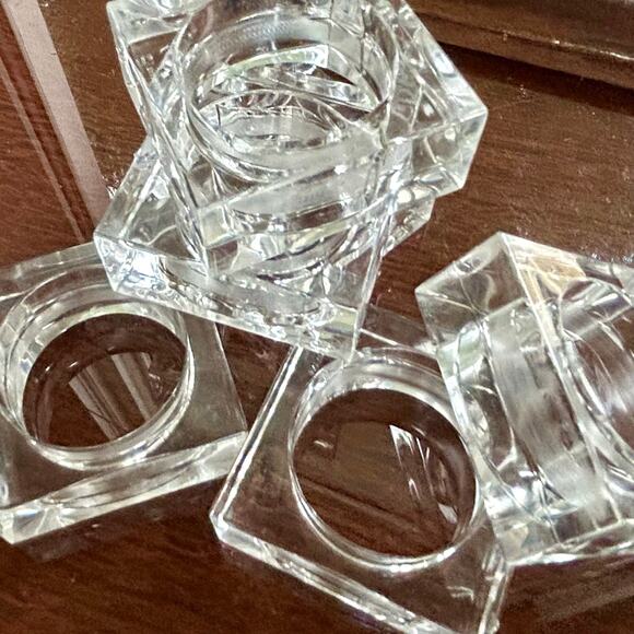 Vintage Lucite Square Napkin Rings – Set of 6 – 2” x 2” Modern Clear Holders - Picture 11 of 11